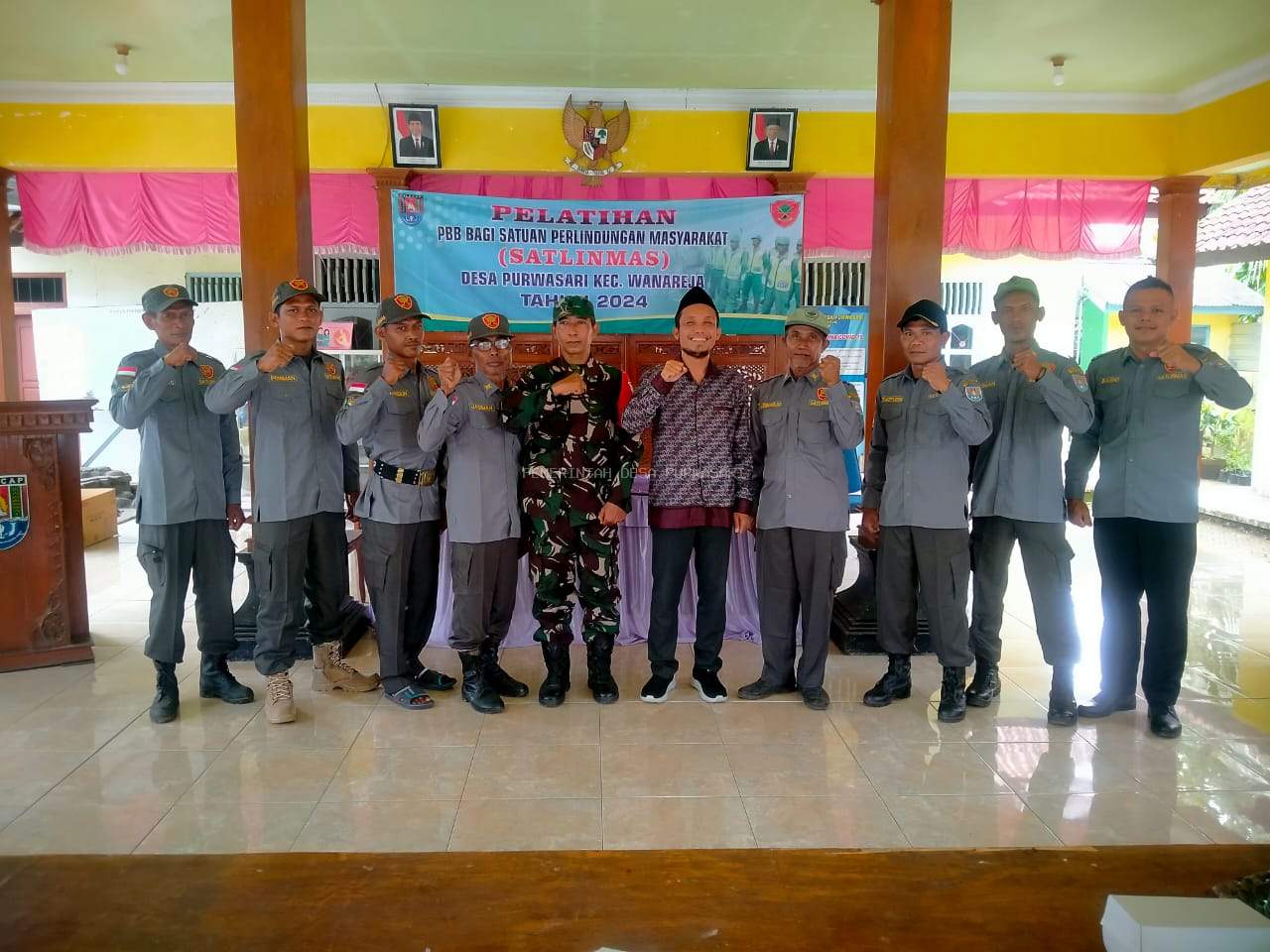 Gelar Pelatihan Baris Berbaris Untuk Satlinmas Desa Purwasari: Tingkatkan Kesiapsiagaan dan Kapasitas Keamanan Lokal