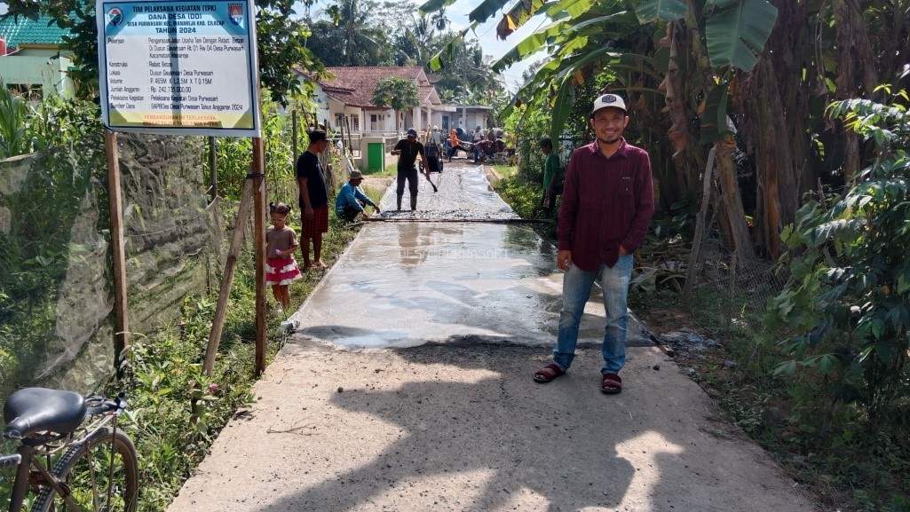 Pengerasan Jalan Usaha Tani dengan Rabat Beton di Dusun Gayamsari RT.01 RW.04 Desa Purwasari Kecamatan Wanareja
